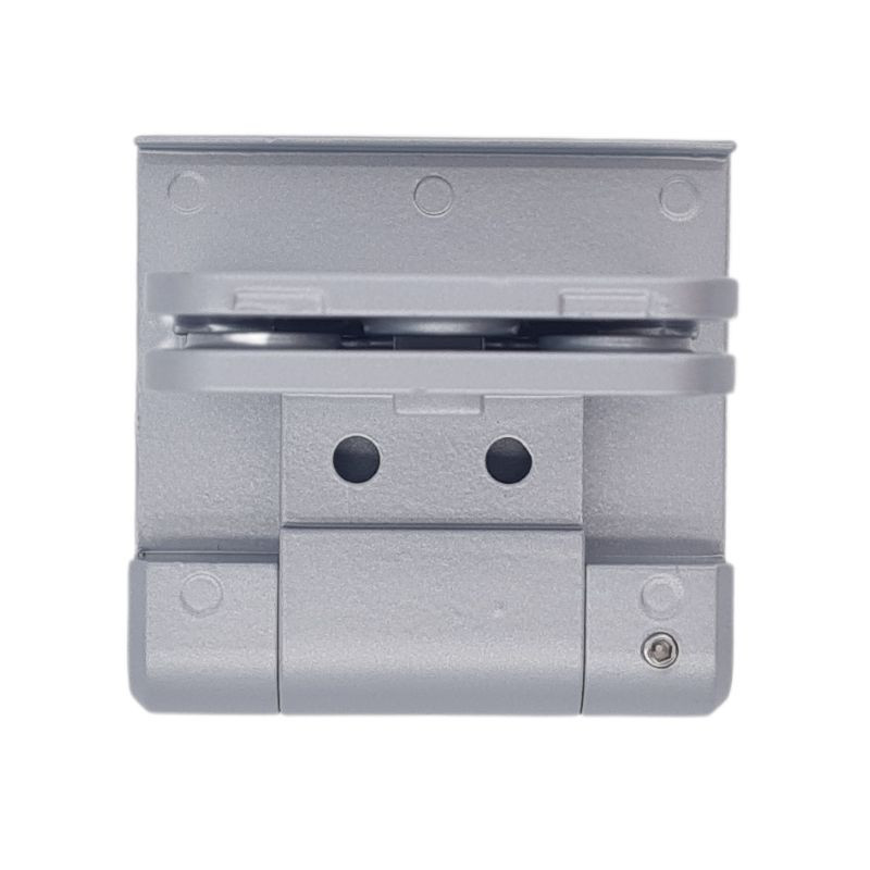 Vue fermée d'une charnière portillon Argent Novoferm pour portes de garage sectionnelles Iso 45 NL1530200