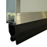Vue installé Joint d'étanchéité bas pour porte de garage sectionnelle