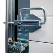 Vue posé verrou latéral Normstahl pour porte de garage