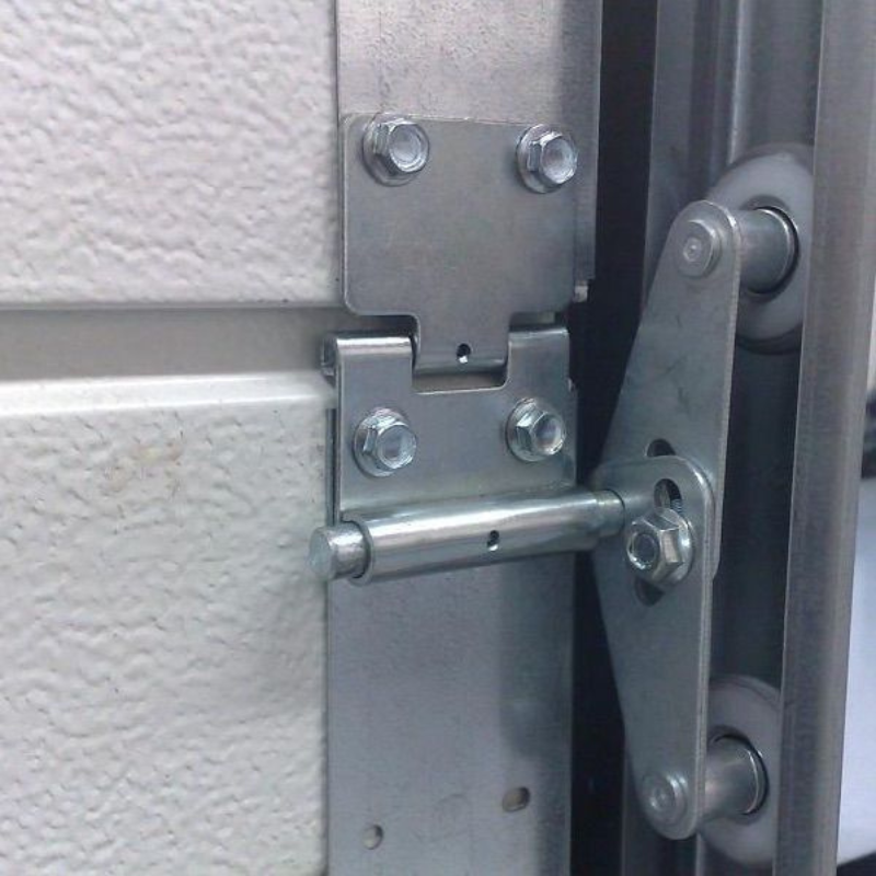 Charnière support roulette de porte sectionnelle
