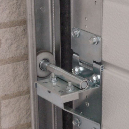 Charnière latérale galvanisée pour porte de garage sectionnelle.