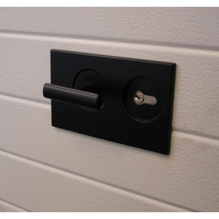 Vue installé de serrure-cylindre encastrée noire renforcée poignée-T et cylindre européen pour porte de garage